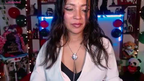 Caroliina online show from November 2025 09:41:02 PM