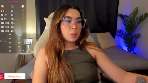 dakottaa__ online show from November 2025 11:47:01 PM