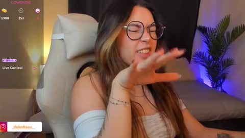 dakottaa__ online show from February 2026 11:43:02 PM