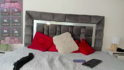 dalia_lux_ online show from September 2025 01:10:01 PM