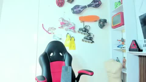 dalila online show from June 2026 07:45:01 PM