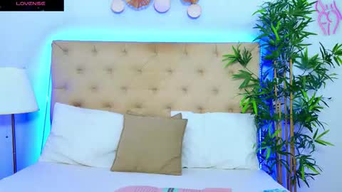 daliyaa_ online show from September 2025 12:05:02 PM