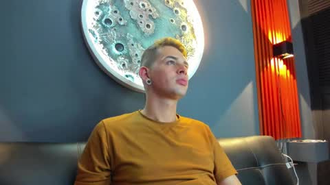 Snapshot of damian__oliver chatting on December 2024 03:29:01 AM Damian Oliver online show from December 2024 03:29:01 AM