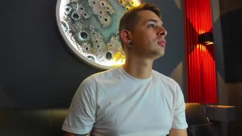 Snapshot of damian__oliver chatting on December 2024 09:08:02 AM Damian Oliver online show from December 2024 09:08:02 AM