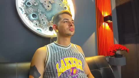 Snapshot of damian__oliver chatting on December 2024 10:12:02 AM Damian Oliver online show from December 2024 10:12:02 AM