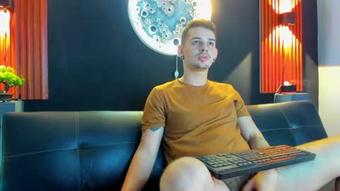 Snapshot of damian__oliver chatting on January 2025 04:49:02 AM Damian Oliver online show from January 2025 04:49:02 AM