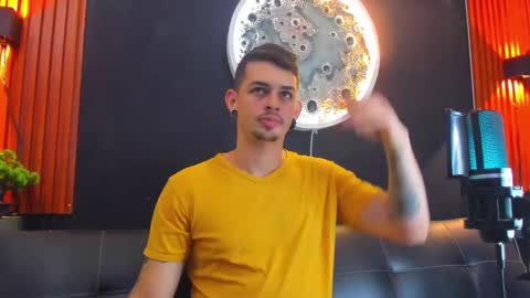 Snapshot of damian__oliver chatting on March 2025 03:12:02 AM Damian Oliver online show from March 2025 03:12:02 AM