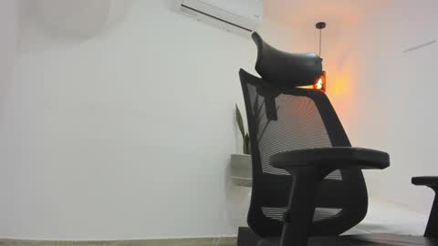 D A M I A N online show from November 2025 08:33:02 PM