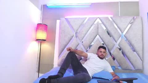 DAMIAN LUX online show from May 2026 12:21:02 PM