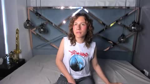 damiennoir online show from November 2025 08:57:01 PM