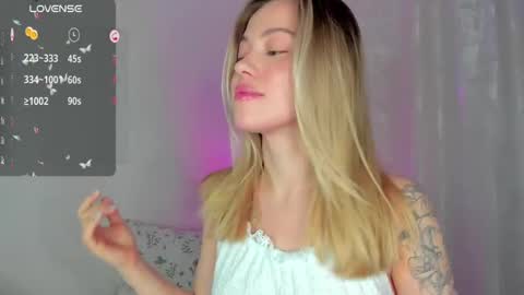 Snapshot of damn_cutie chatting on February 2025 09:25:02 PM Tiana online show from February 2025 09:25:02 PM