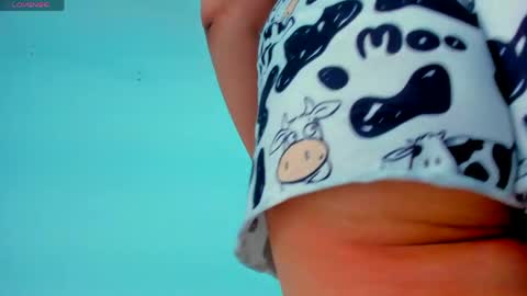 Kary-- independent model Schedule 0530am-1000am colombian time online show from April 2026 01:25:01 AM