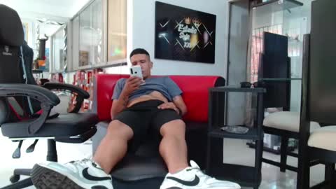 damyan_2003 online show from October 2025 05:10:02 PM