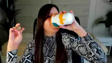 Dana Dom online show from November 2025 02:00:02 AM