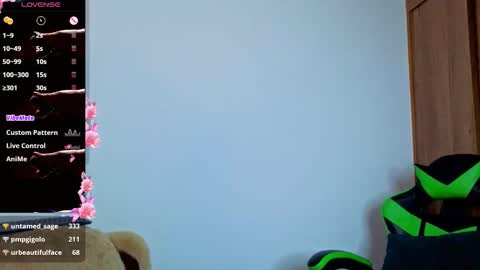 Danna  online show from October 2025 06:17:01 PM