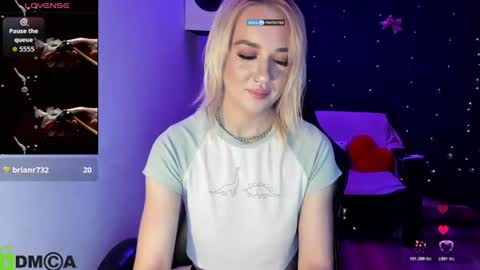 Snapshot of dances_queen chatting on June 2026 07:12:02 AM dances_queen online show from June 2026 07:12:02 AM