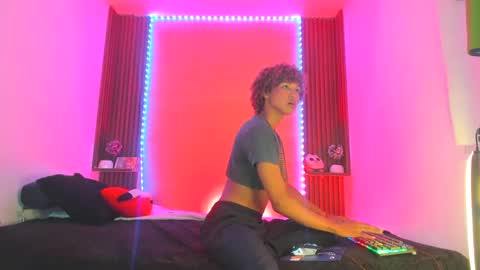 Snapshot of dandywolf_ chatting on February 2025 01:41:01 AM Dandy wolf online show from February 2025 01:41:01 AM