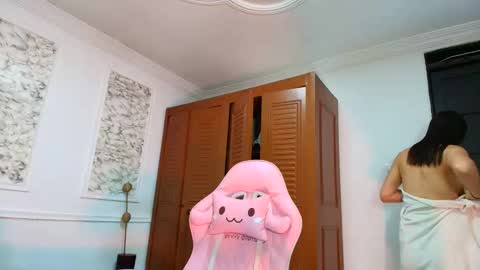 Danella Houston online show from December 2025 05:52:01 PM