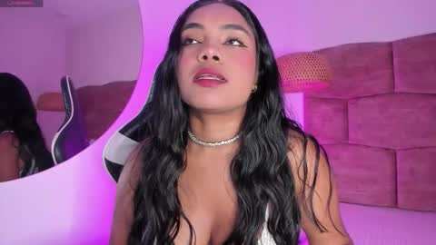 Snapshot of dani_velvet chatting on December 2025 02:43:02 AM online show from December 2025 02:43:02 AM