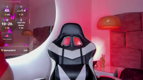 Snapshot of dani_velvet chatting on December 2025 03:04:02 AM online show from December 2025 03:04:02 AM