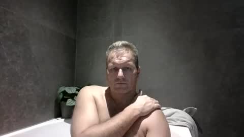 daniel0805 online show from December 2024 09:32:02 AM