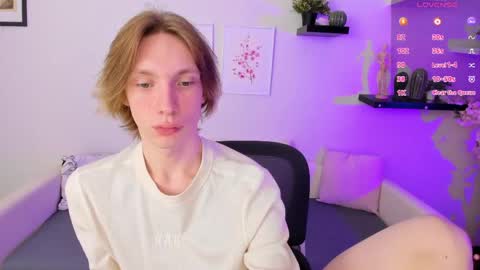 daniel__schmidt online show from May 2026 08:32:01 AM