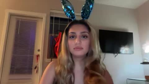 daniellarae1 online show from April 2026 06:47:02 AM