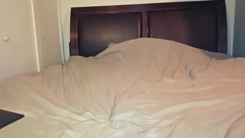 Snapshot of daniellbisous chatting on September 2025 12:57:02 AM daniellbisous online show from September 2025 12:57:02 AM