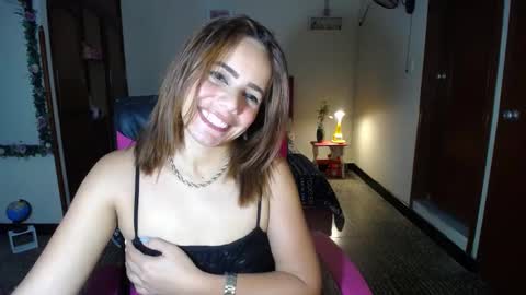 Snapshot of danielle_rose_ chatting on February 2025 05:07:01 PM Angie online show from February 2025 05:07:01 PM