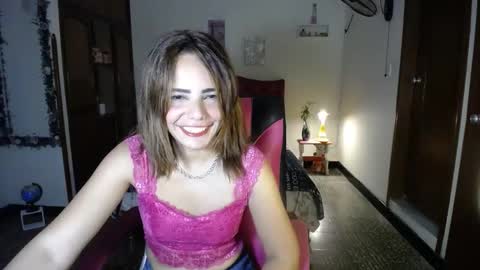 Snapshot of danielle_rose_ chatting on February 2025 06:00:01 PM Angie online show from February 2025 06:00:01 PM