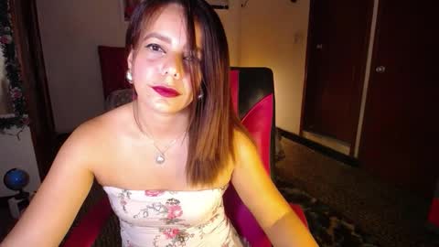 Snapshot of danielle_rose_ chatting on October 2025 06:29:02 PM Angie online show from October 2025 06:29:02 PM