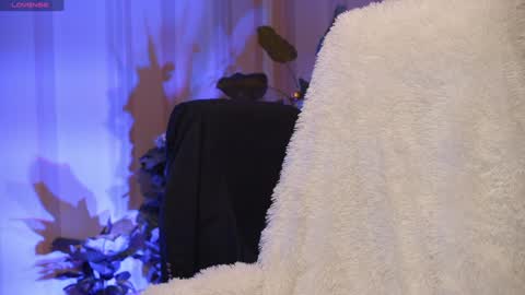 Snapshot of danielle_thomas chatting on January 2025 10:42:02 AM Danielle online show from January 2025 10:42:02 AM