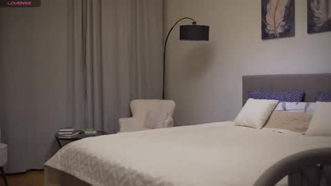 Snapshot of danielle_thomas chatting on September 2025 07:59:02 PM Danielle online show from September 2025 07:59:02 PM