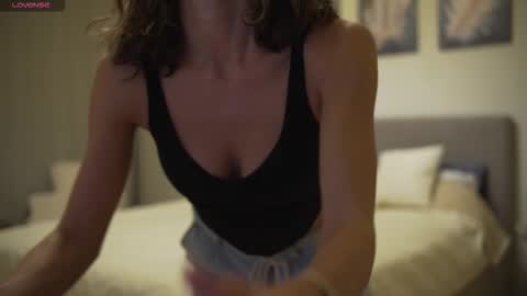 Snapshot of danielle_thomas chatting on September 2025 09:27:02 PM Danielle online show from September 2025 09:27:02 PM