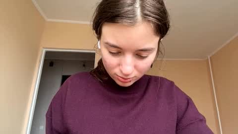 Mia online show from November 2025 07:52:01 AM