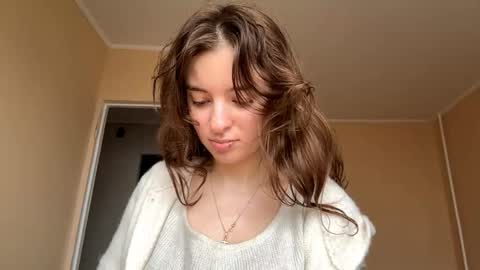 Mia online show from November 2025 07:28:01 AM