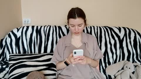 Mia online show from April 2026 06:11:02 AM