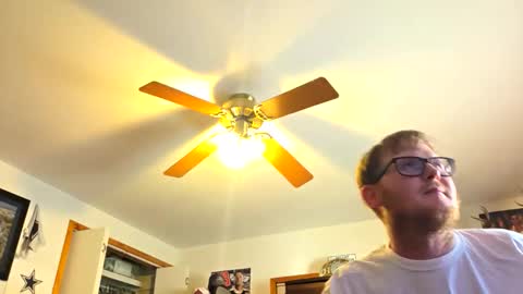 Snapshot of danielp_mod_cb chatting on November 2025 10:32:01 PM Daniel y. online show from November 2025 10:32:01 PM