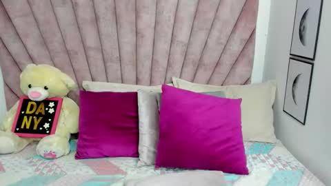   Danii Belluci  online show from March 2026 03:52:02 AM