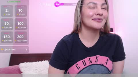 K A R O L online show from September 2025 11:06:02 PM