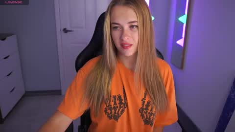 Hi my name is Anna. Please say hello I like to chat with you. If u have request use Tip option .Thank you online show from October 2025 12:55:02 AM