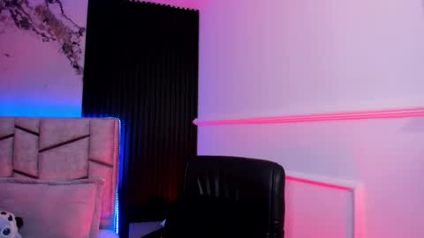 Snapshot of daniphoenixx chatting on October 2025 07:18:01 PM Dani Phonenix online show from October 2025 07:18:01 PM