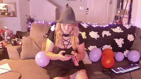 Snapshot of daniraeanddaddy chatting on October 2025 03:27:02 AM Dani And Daddy online show from October 2025 03:27:02 AM