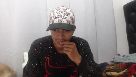 Snapshot of danivoyeur21 chatting on November 2025 08:39:02 AM daniel segura online show from November 2025 08:39:02 AM