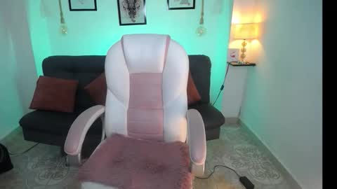 Danna online show from December 2025 10:48:01 PM