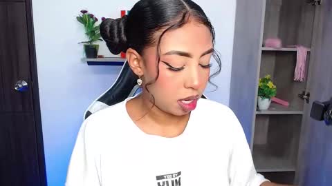 Danna online show from November 2025 12:17:01 PM