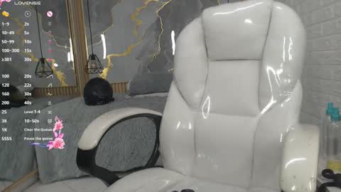 danna online show from November 2025 08:19:02 PM