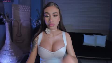 Danna Cruz  online show from September 2025 07:03:01 PM