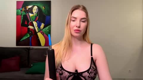 dannamissss online show from December 2024 02:43:01 AM