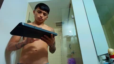 Snapshot of dannte_vel chatting on October 2025 01:33:02 PM Maximo online show from October 2025 01:33:02 PM